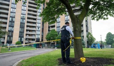 Toronto police officer dead after shooting during investigation tied to other shootings: Chief