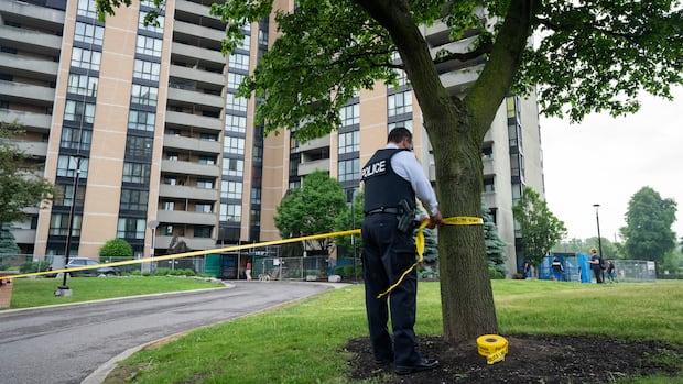 Toronto police officer dead after shooting during investigation tied to other shootings: Chief