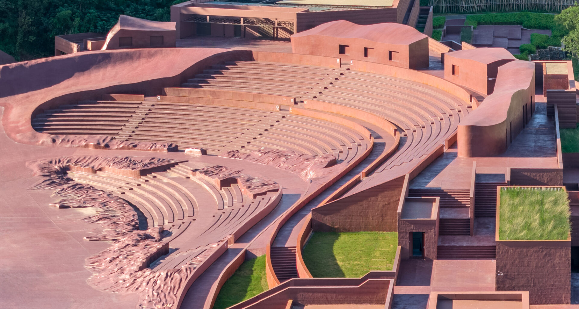 The Earth Valley Theater / GOA (Group of Architects)