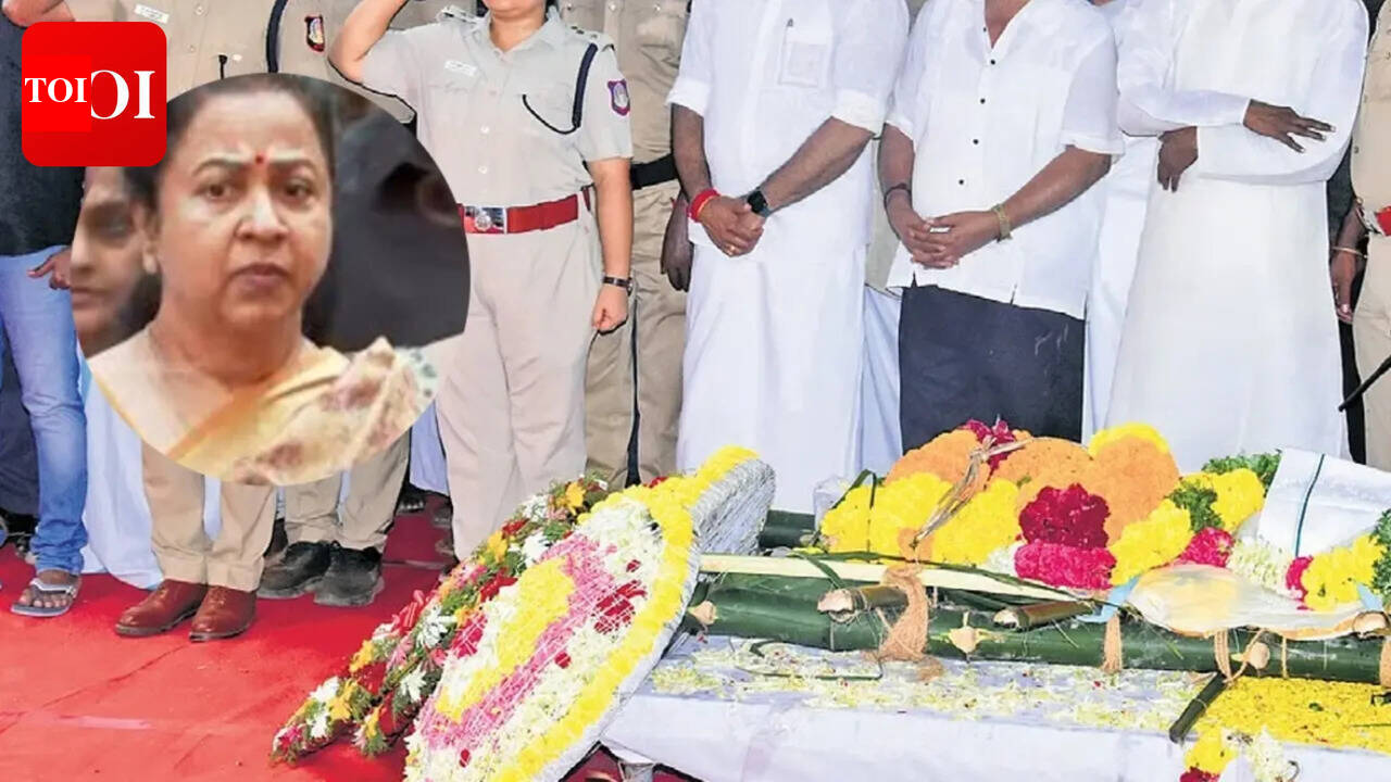 Bharathiraja Funeral: What happened at Bharathiraja’s funeral? Raadhika intervened to prevent the family rift from escalating | Tamil Movie News