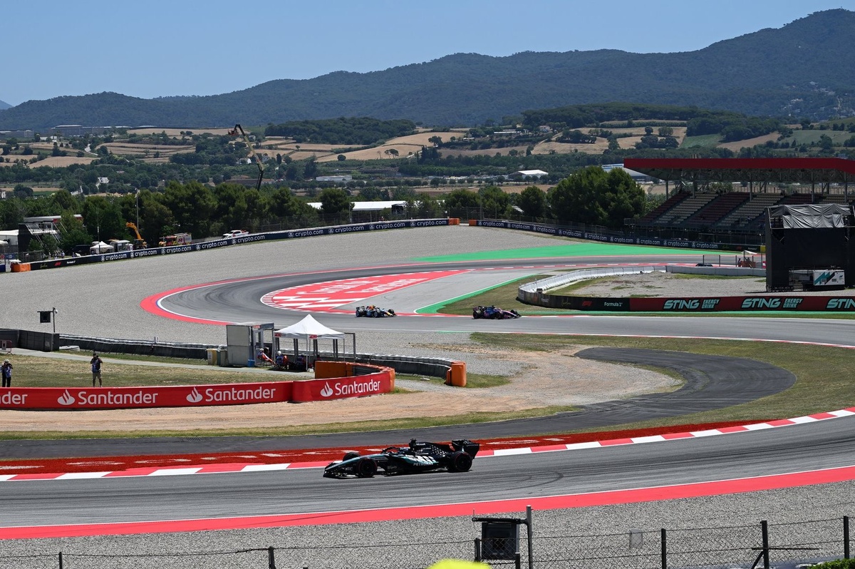 F1 Barcelona GP: George Russell beats Oscar Piastri in wide open FP3