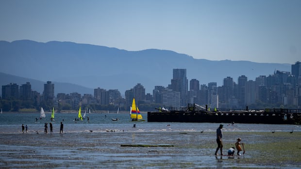 Metro Vancouver urges residents to keep saving water as temperatures rise