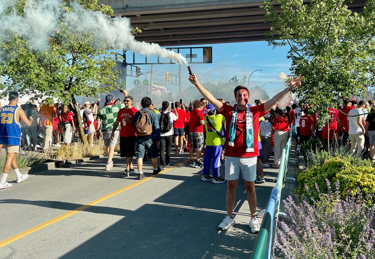 Turkey fan Enes Unalli