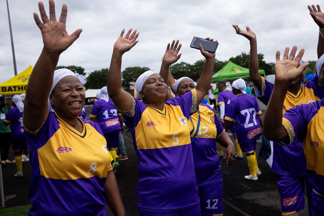 Mbombela Gogos (SA)after beating Zambia Grannies (ZAM)