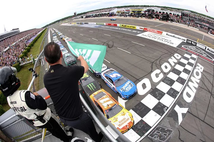 Denny Hamlin, Joe Gibbs Racing, Kyle Larson, Hendrick Motorsports