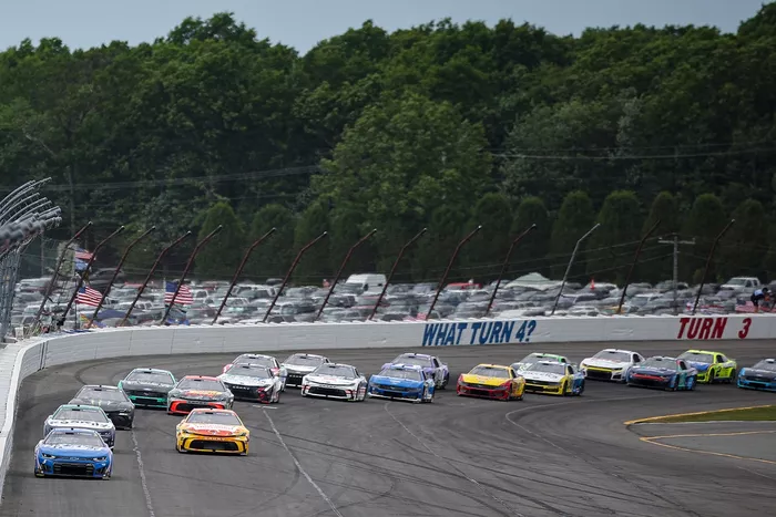 Kyle Larson, Hendrick Motorsports, Denny Hamlin, Joe Gibbs Racing