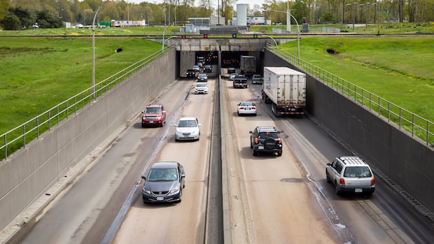 Province nixes deal with contractor on George Massey Tunnel replacement