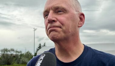 Incumbent in Winnipeg's mayoral race has yet to make a campaign promise