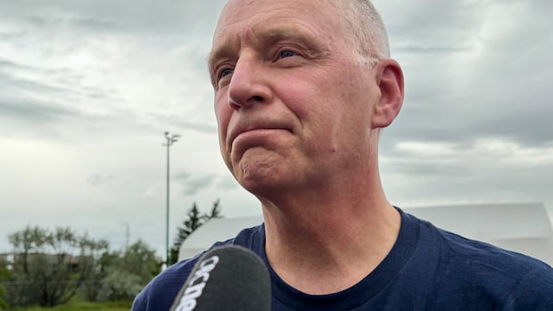 Incumbent in Winnipeg's mayoral race has yet to make a campaign promise