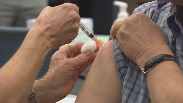 Alberta urged to follow federal guidance as it develops fall COVID-19 vaccine plan