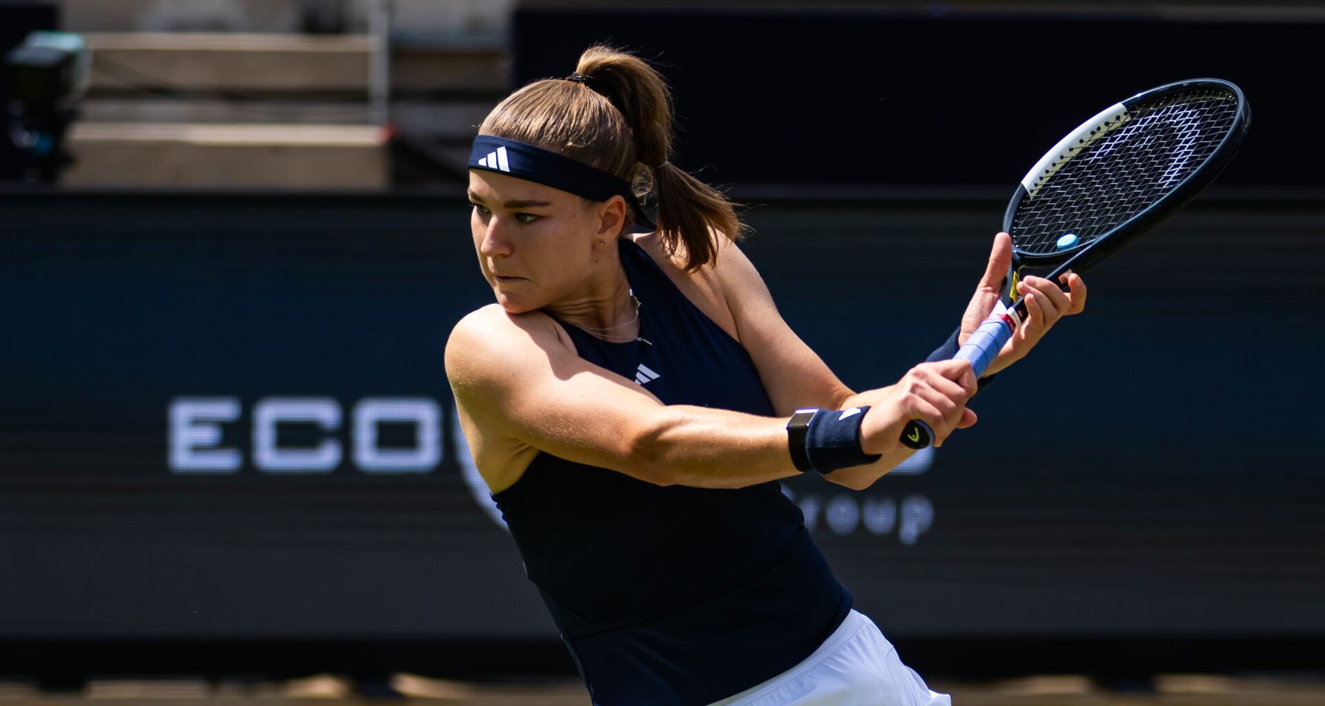 Muchova speeds past Zhang in 58-minute Berlin opener