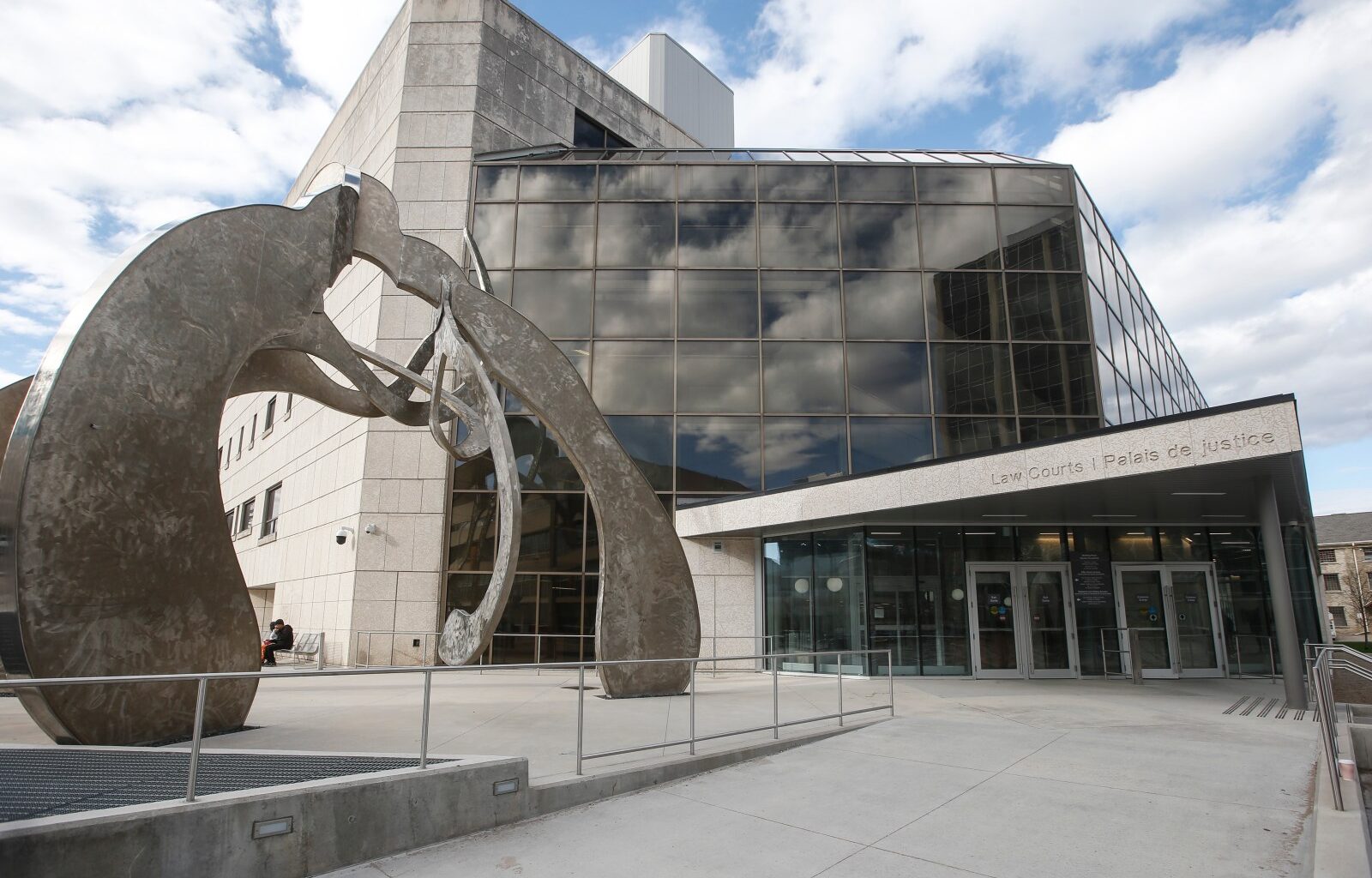 Court lifts ‘high-risk’ label for Winnipeg man who killed parents, stabbed colleague – Winnipeg Free Press