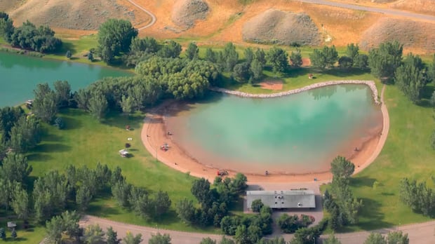 Child's death in Medicine Hat prompts citywide pool shutdowns