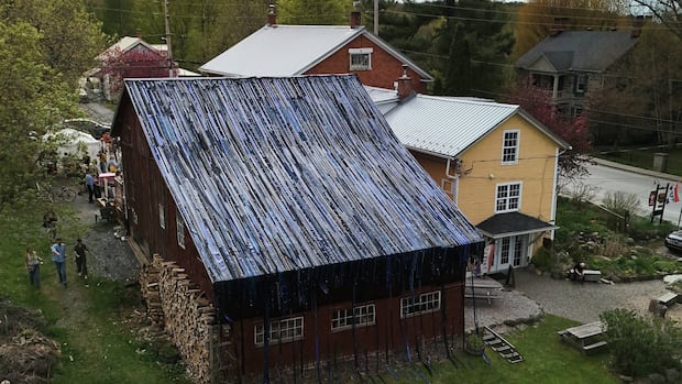 I think you’re going to like this: artist unveils rooftop installation of 2,000 mirrors in Quebec