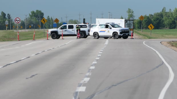 Fatal crash shuts down stretch of Highway 59 south of Winnipeg for several hours