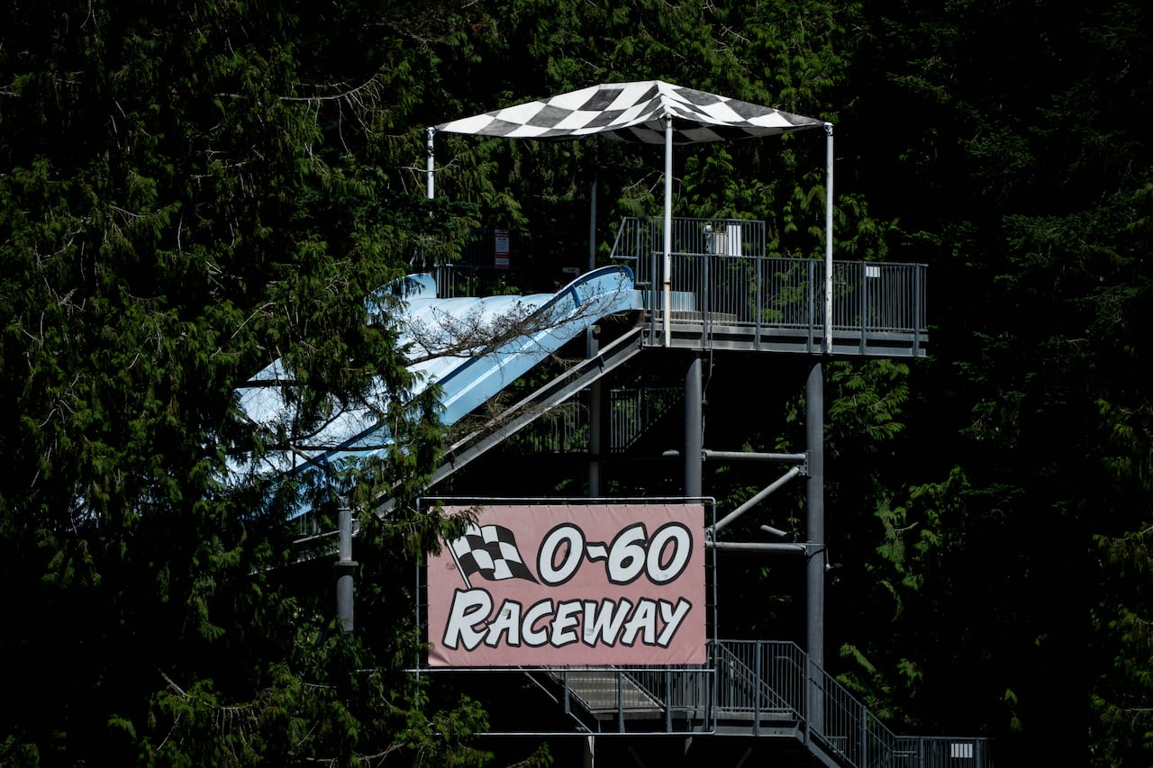 The top of a waterslide that says 0-6 Raceway