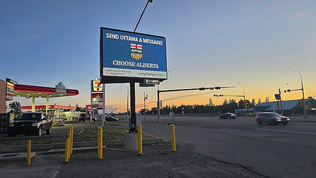 Pro-separation sign campaign grows from 1 to 3 amid standoff in Taber