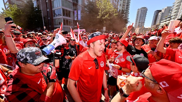 Canada vs. Qatar live: Fans turn B.C. Place Vancouver into a sea of red ahead of World Cup match