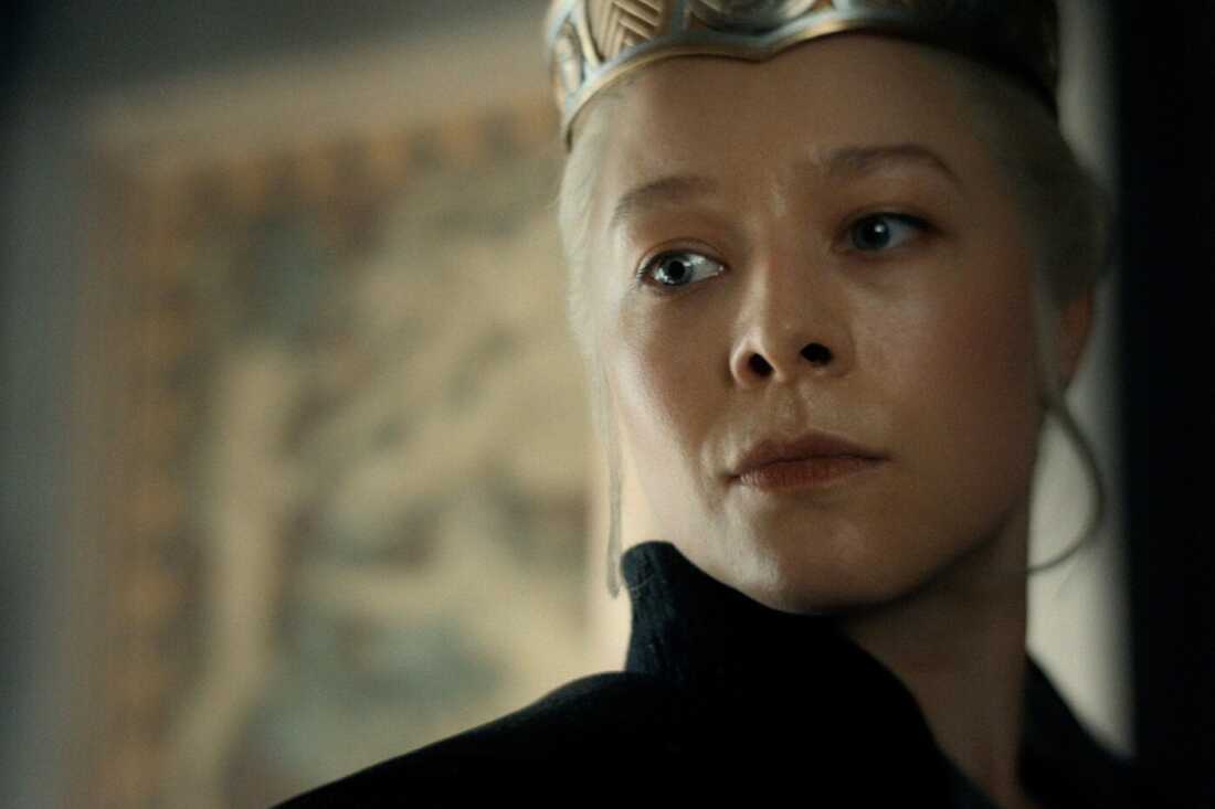 Rhaenyra (Emma D’Arcy).