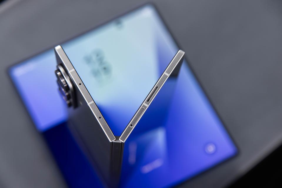 Samsung Slashes Galaxy Z Fold 7 Price Ahead Of Fold 8: Wait Or Buy?