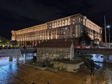 Low-light samples, main camera (1x) - 25mm, f/1.7, ISO 2595, 1/25s (4096x3072px) - Motorola Razr 70 review