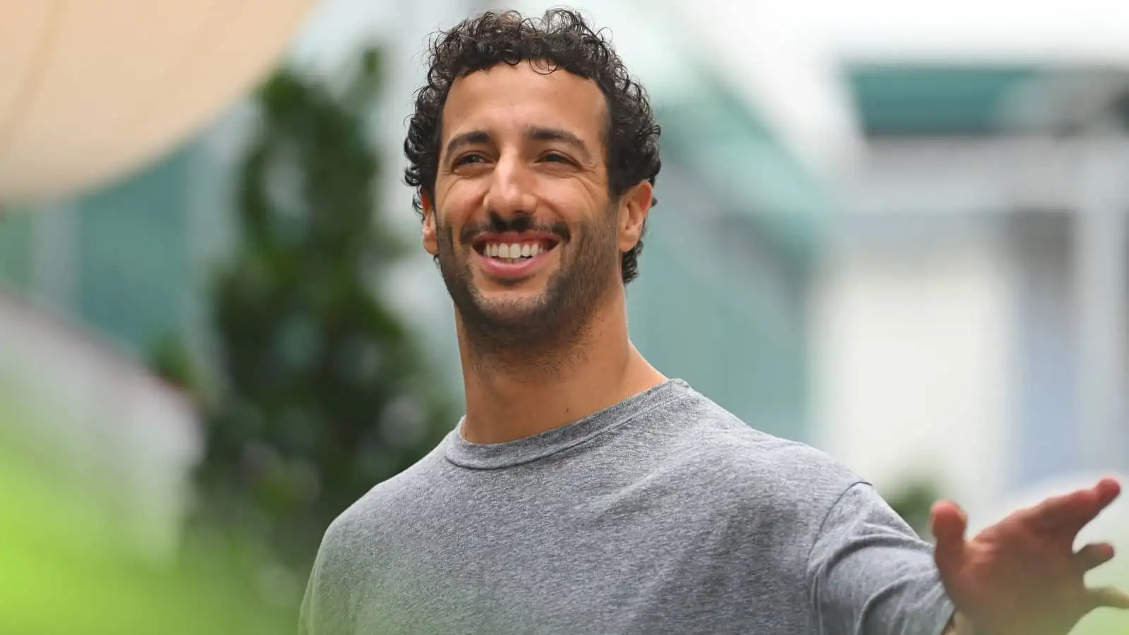 Daniel Ricciardo publishes open letter after motorsport paddock return