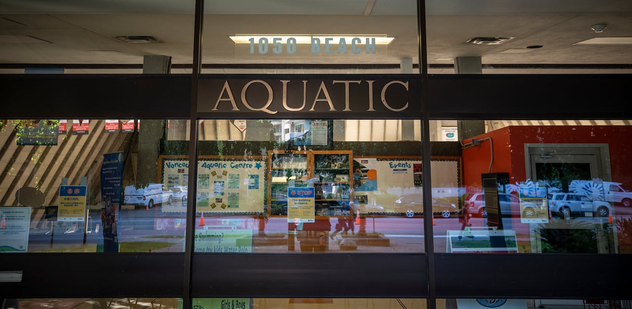 An entrance to a pool reads 'Aquatic'.