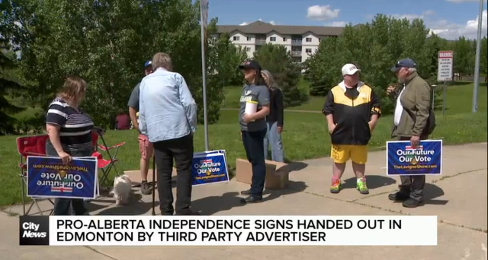 Pro-Alberta independence signs handed out in Edmonton as separation campaign begins