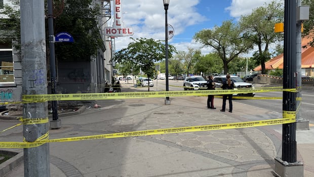 Man dead after unprovoked stabbing near downtown Winnipeg Thursday