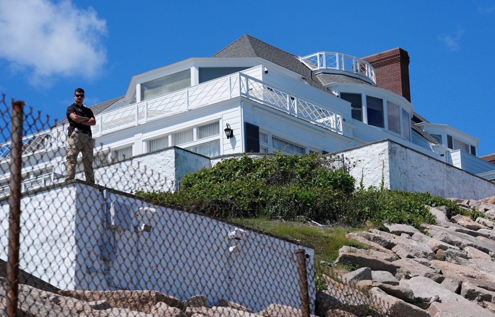 In Taylor Swift’s beach town, every clue becomes a wedding rumor – Winnipeg Free Press