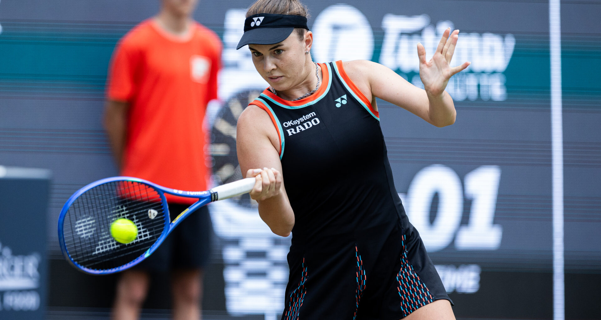 Noskova powers into first grass‑court final with dominant win over Eala in Berlin