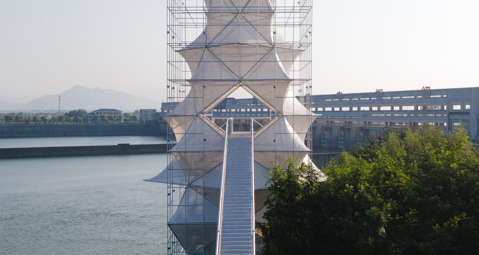 THE TREE / YXDesigners | ArchDaily