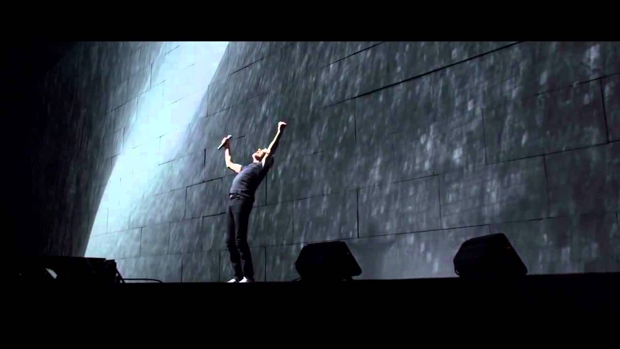 Roger Waters - David Gilmour - Comfortably Numb - Live O2 Arena - The Wall (2011) - YouTube