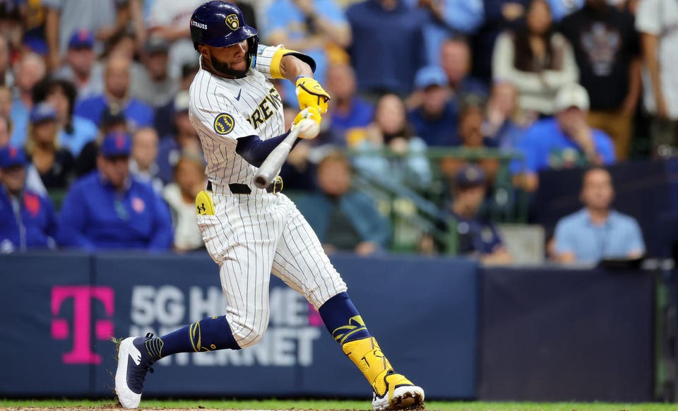 Jackson Chourio hits a home run.