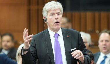 Energy minister plans 'nuclear renaissance' with up to 10 reactors built by 2040