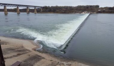 Safety buoys not in place before watercraft rider goes over weir, says City of Saskatoon