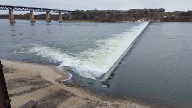 Safety buoys not in place before watercraft rider goes over weir, says City of Saskatoon