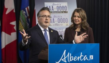 Alberta nixes booze price hike after Premier Smith, Calgary mayor snipe at each other
