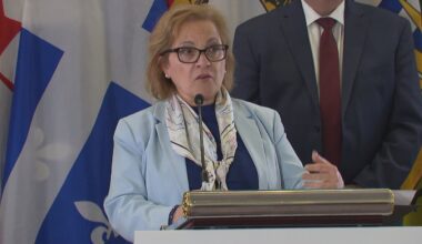 Ottawa temporarily halts issuing new citizenship certificates to 'lost Canadians'
