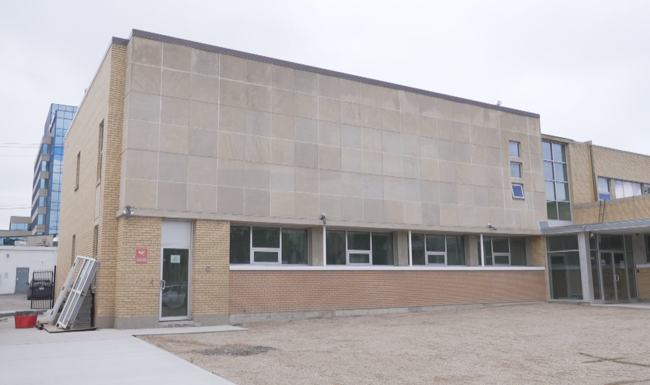 A brick building