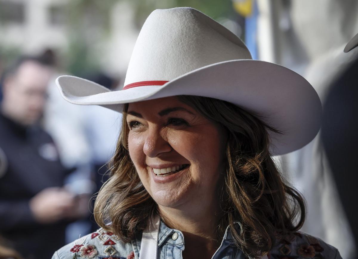 Snide spat between Alberta premier, Calgary mayor escalates into Stampede standoff
