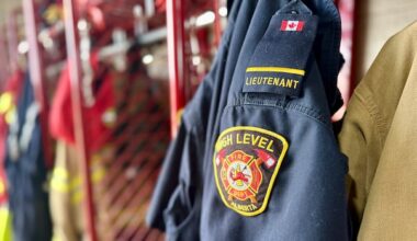 Wave of new wildfires pops up in northwest Alberta as heat warning is issued for region