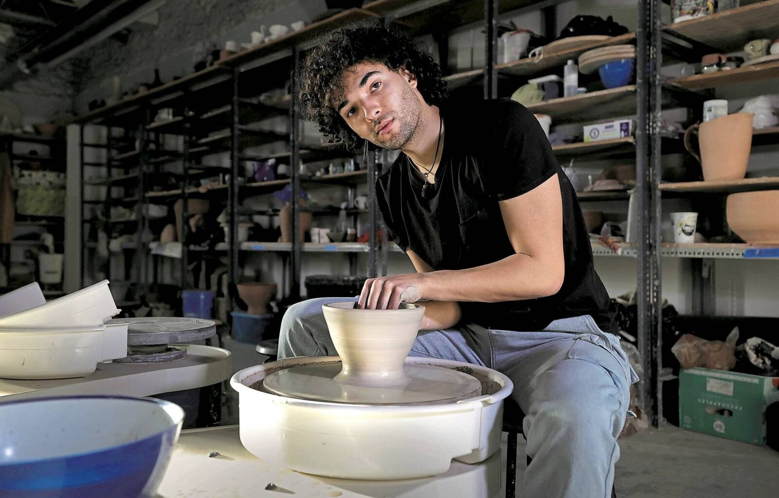 Winnipeg-raised artist having pinch-me moment in U.K. – Winnipeg Free Press