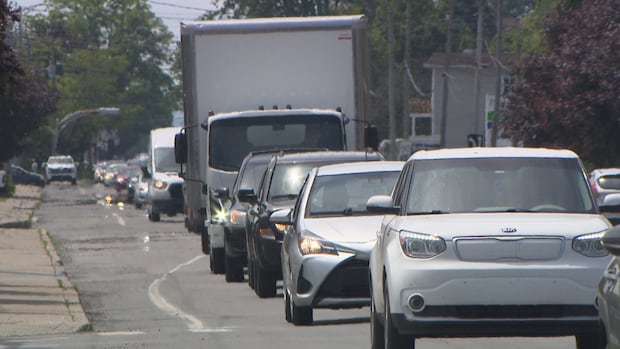 Town on Montreal's South Shore calls on province to solve 'hellish' traffic on Route 138