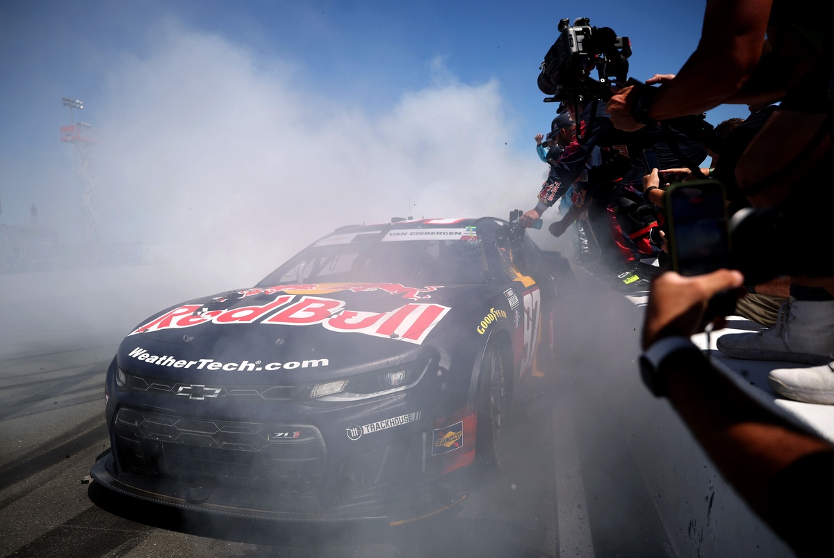 Shane van Gisbergen wins Sonoma NASCAR Cup race, Denny Hamlin takes points lead