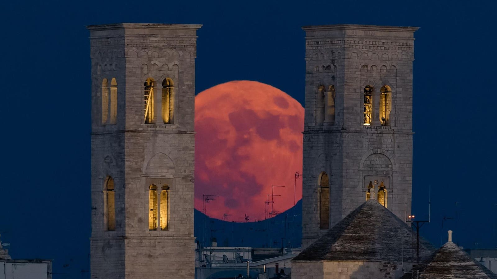 In Photos: ‘Strawberry Moon’ Lights Up Night Sky Around The World