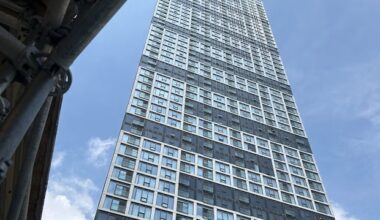 Condo dwellers swelter as AC shuts down ahead of Toronto heat wave