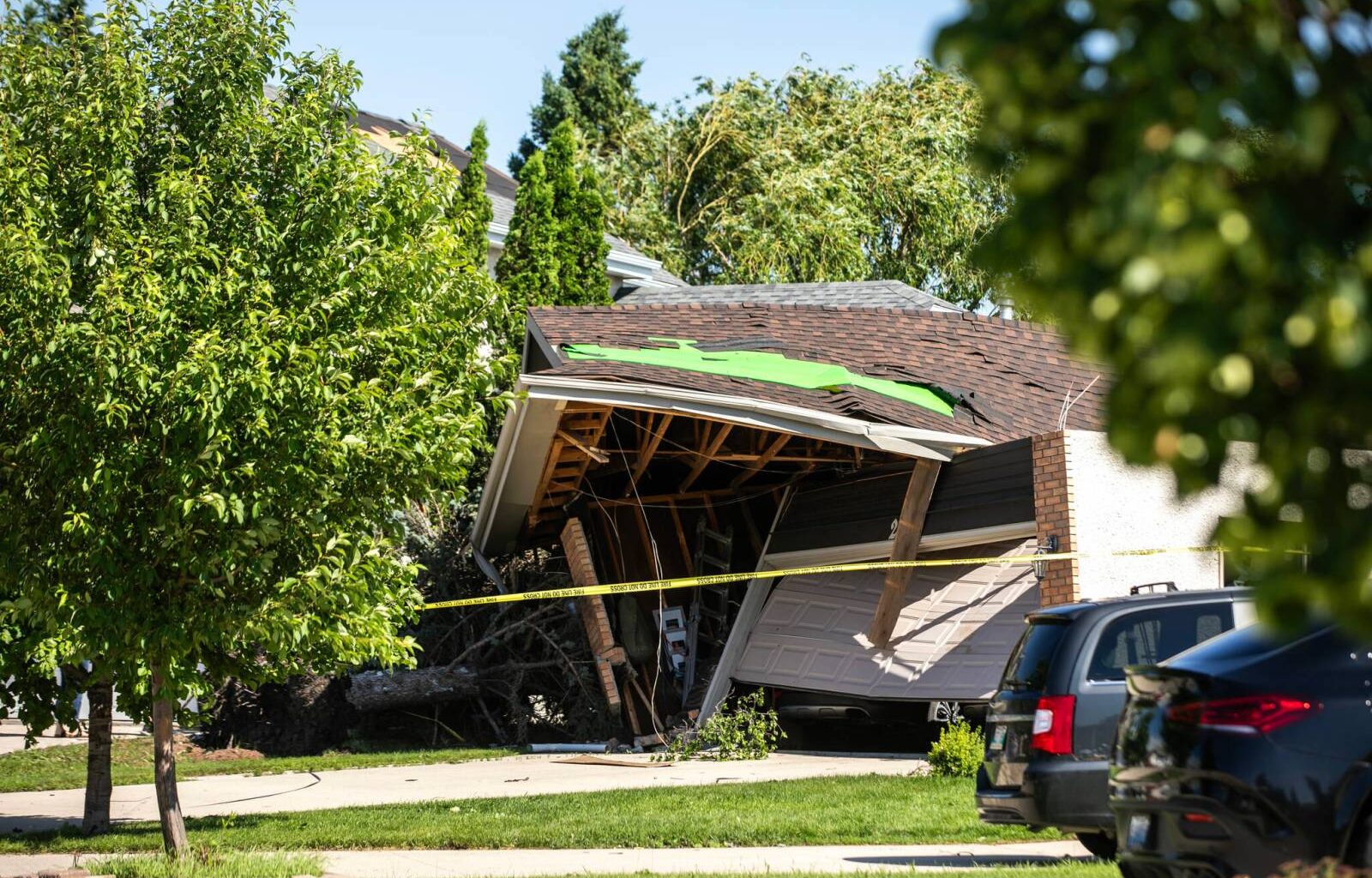 Suspected tornado tears roofs off Whyte Ridge homes – Winnipeg Free Press