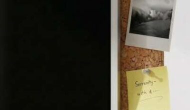 A Corkboard for Your Monitor