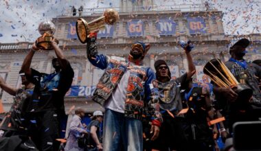 Knicks and Fans Salute Each Other at Joyous Celebration